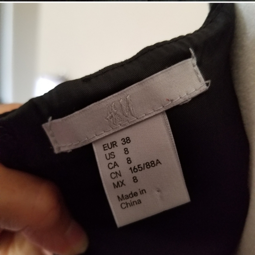 H & M Black and Gray Keyhole Back Dress Size 8 - Picture 4 of 4